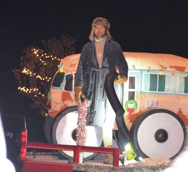 Mt. Orab kicks off holiday season with annual Christmas Parade The