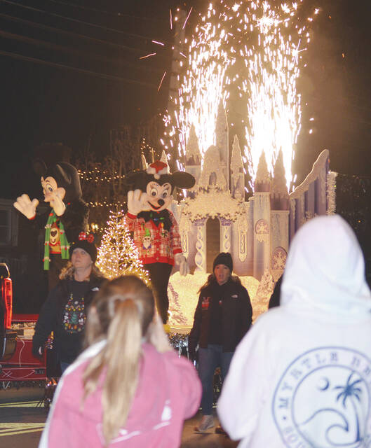 Mt. Orab kicks off holiday season with annual Christmas Parade The