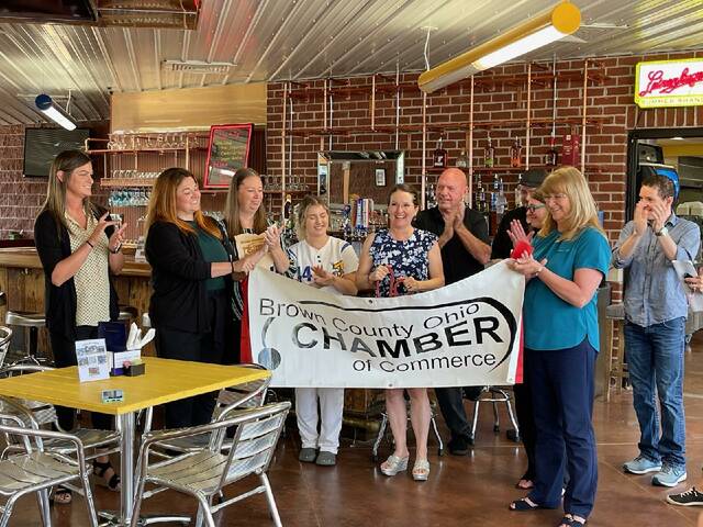 128542840_web1_32073--1-
The Brown County Chamber of Commerce recently held a ribbon cutting to celebrate the grand opening of The Stik Restaurant & Bar located within the Flash Baseball Complex at 1426 State Route 125 in Hamersville.
