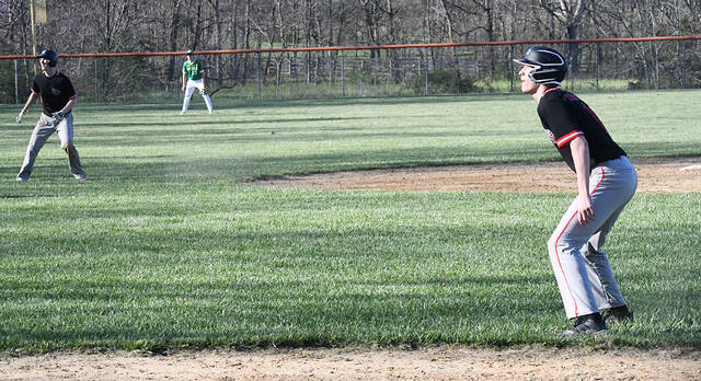 129556038_web1_Eastern_BB_baserunners
Eastern High School sophomore baserunner Pryce Murphy watches the pitch from just off first base and senior Caleb Jimison does the same at second base during action Tuesday, April 11 at West Union High School.
