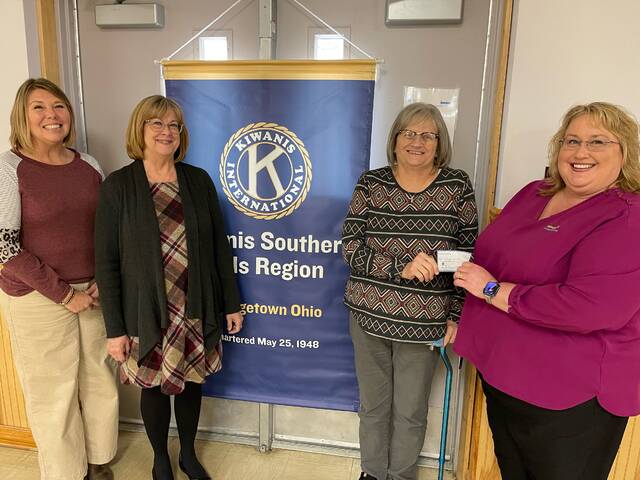 130195885_web1_07A0494A-4480-4EBA-9701-49415F447E33
The Kiwanis Club President, Marla Jo Cooley, presented the gift to Tracy Gelter for the HO HO Project in memory of Libby Neu, who along with another member, Billy Kilgore, loved this project. Also pictured (from left to right) are Angel Whited and Jewell Johnson of Adams Brown County Head Start.