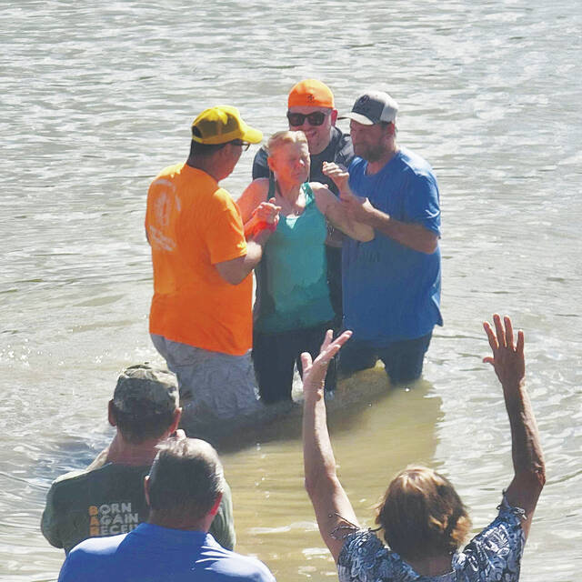 130626930_web1_worship-on-water
There were 27 baptisms performed in the Ohio River during this years Worship on the Water held in Aberdeen, May 17-19. Photo provided