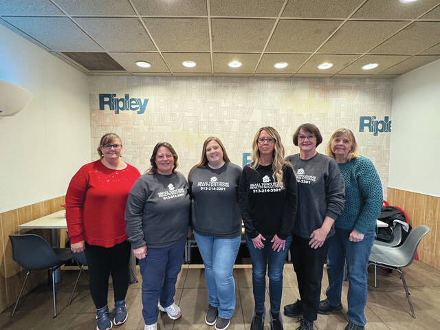 131194433_web1_small-town-home-health
With a crew of new staff members, Small Town Home Health Solutions has expanded its services in Brown and surrounding counties. Pictured are (in no particular order) Jamie Brierly (RN), Lisa Flannery (RN), Vicki Leonard (PTA), Carla Pennington (administrator), Jill Newton (occupational therapist), and Barb Broshears (billing). Photo by Wade Linville