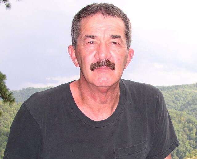 131919739_web1_Rob-13